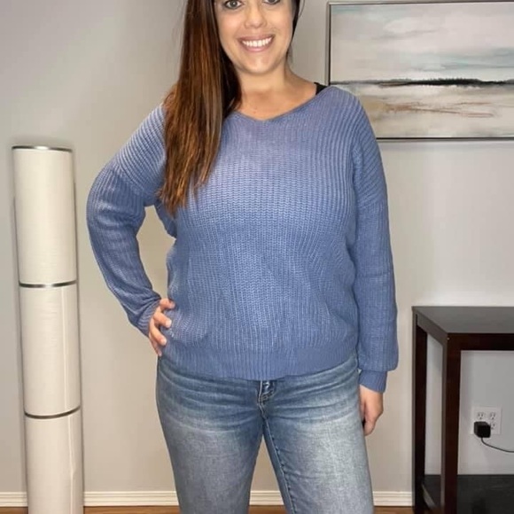 Twist back reversible sweater - Picture 3 of 7